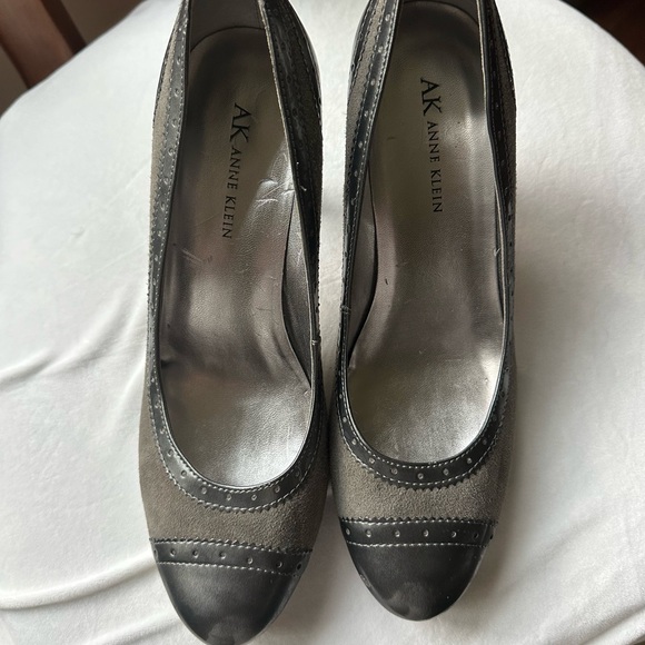 Anne Klein high heels. - Picture 4 of 5